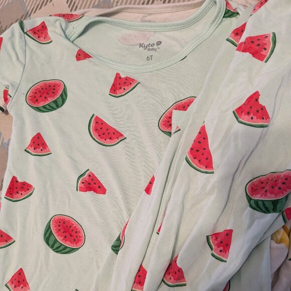 Kyte Baby short sleeve/long pants pajamas - Watermelon (size 6T) - Picture 2 of 3